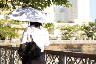 目からウロコ!初「日傘」効果に驚く夏、あなたはどんな熱中症対策していますか?